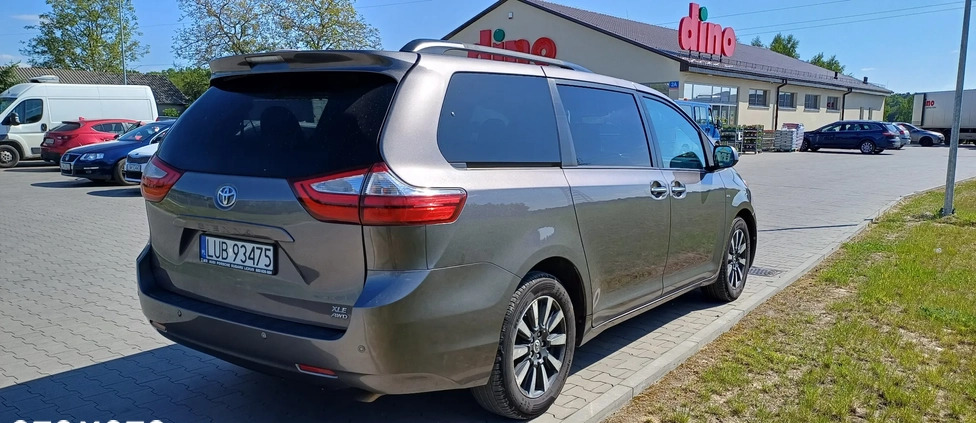 Toyota Sienna cena 109000 przebieg: 143300, rok produkcji 2017 z Lublin małe 172